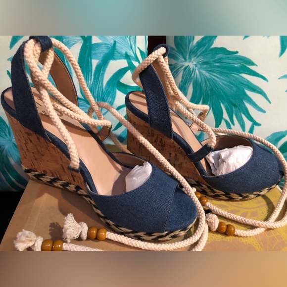 Woman’s Denim tie up Shoe - Picture 2 of 7